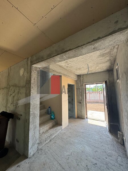 Ilfov Casa la rosu in Peris