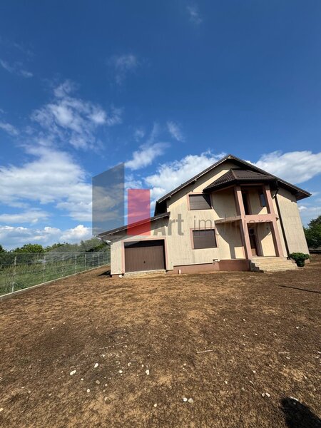 Ilfov Casa la rosu in Peris