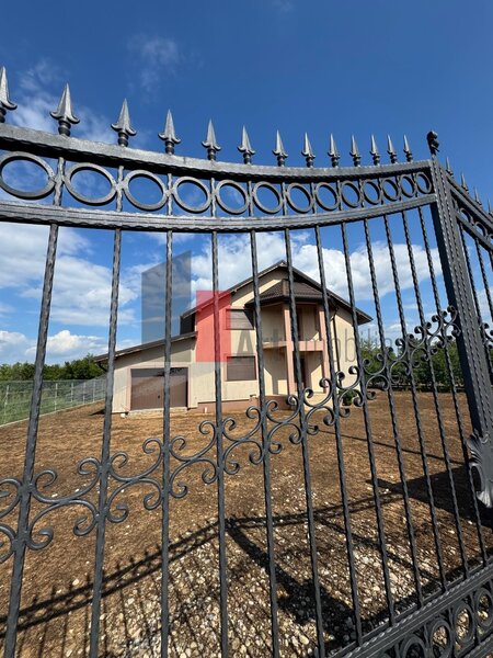 Ilfov Casa la rosu in Peris