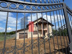 Ilfov Casa la rosu in Peris